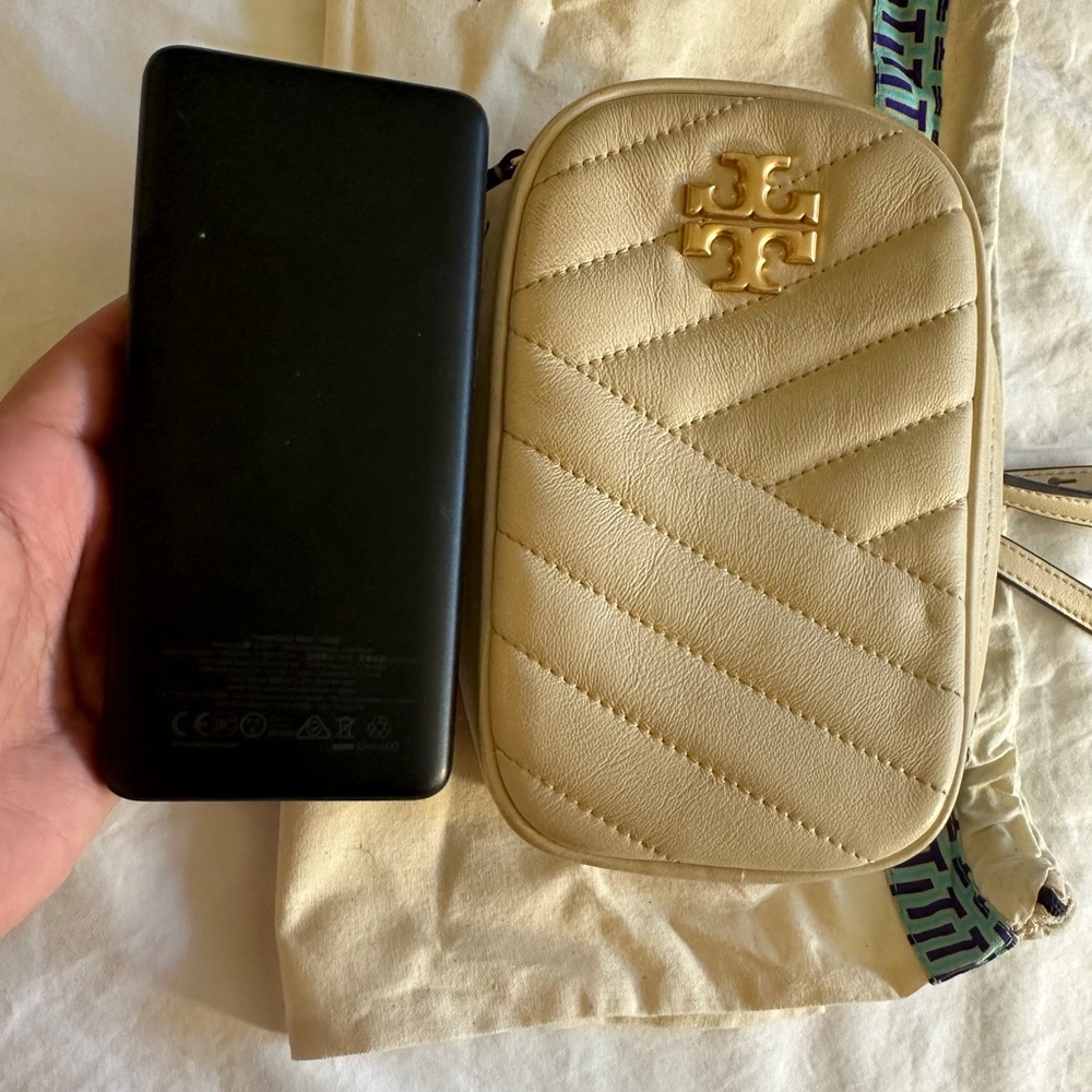 Tory Burch Beige Quilted Crossbody Bag - Picture 4 of 12